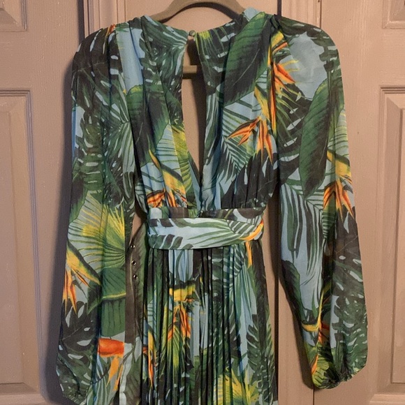 FashionNova floral dress - Picture 2 of 3